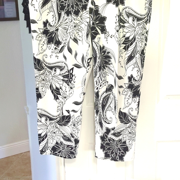 Chico's Sateen Palm Springs Floral Platinum Crop Pants Size 3 or 16 - Picture 5 of 9